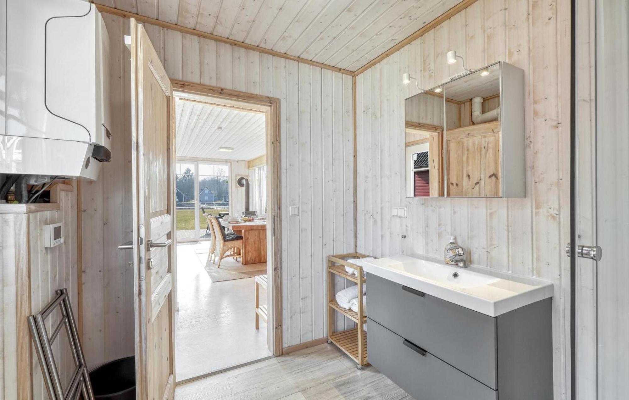 2 Bedroom Stunning Home In Zerpenschleuse Extérieur photo